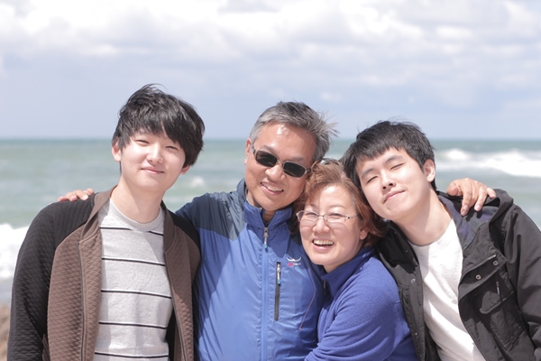 2∼3면-박세업 글로벌케어 북아프리카 본부장-가족